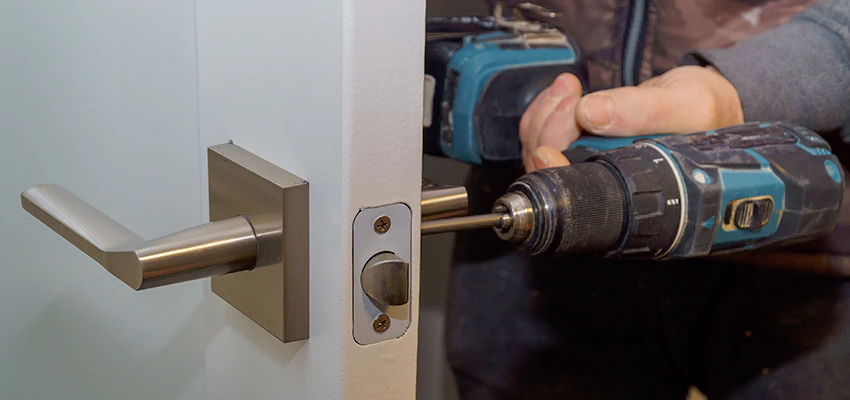 Broken Door Handle Lock Repair in La Presa, California